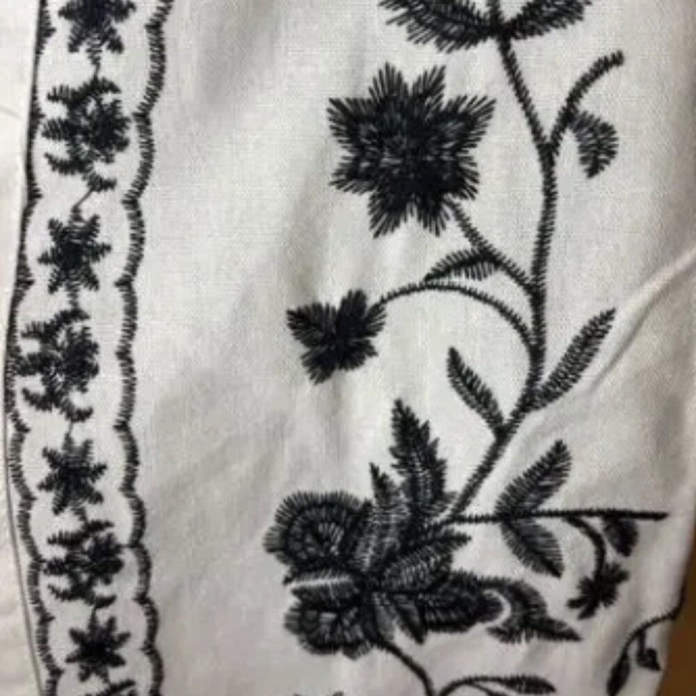 NWT LIV LOS ANGELES White Black Linen Blend Floral Embroidered Button-Up Shirt - Picture 6 of 9